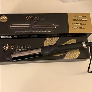 GHD Curve 1 1/4” soft curl iron